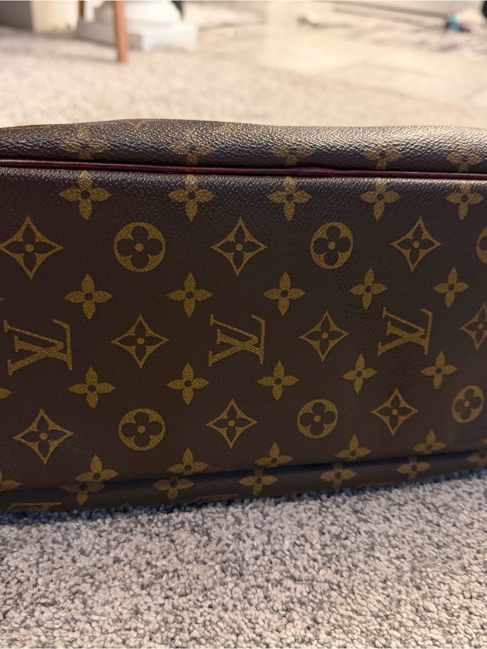Louis Vuitton Deauville Monogram Satchel, Burgundy Model M4726 - Picture 4 of 14
